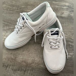 NWOT Sperry Topsider Memory Foam Lace Up Shoes